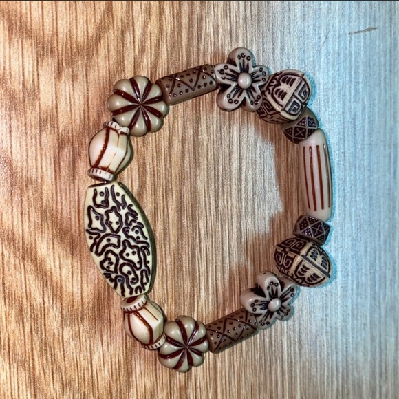 Bracelets - Picture 3 of 6